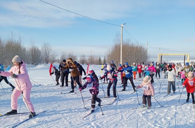 Более 200 человек вышли на старт Всероссийской массовой гонки «Лыжня России – 2024» в Соликамском городском округе